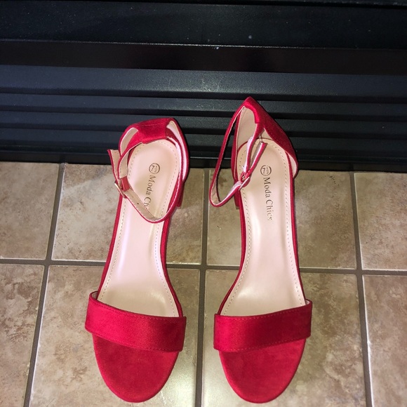 Size 7 1/2 red faux suede heels. - Picture 2 of 4